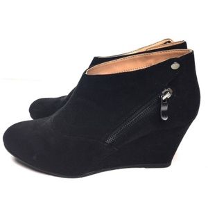 Chinese Laundry Wedges